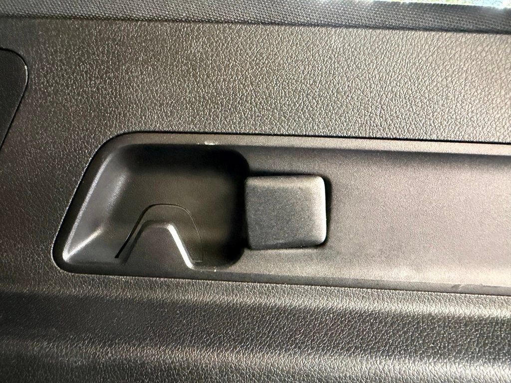 Used 2025 Mercedes-Benz GLE 350 4MATIC image 36