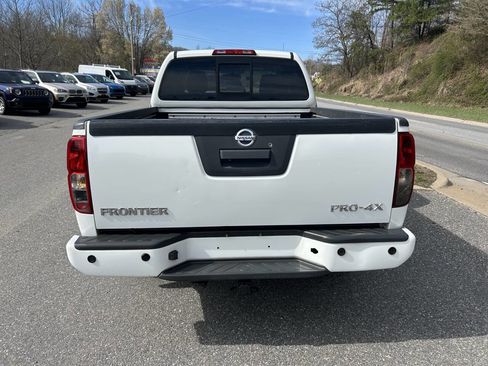 Used 2015 Nissan Frontier PRO-4X image 6