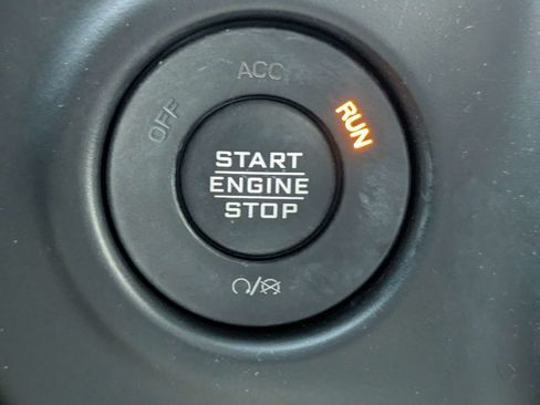 Used 2022 Jeep Wrangler Unlimited Sahara AWD/4WD image 31
