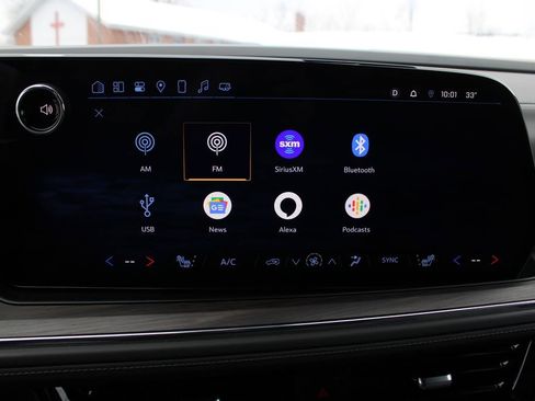 Used 2025 Chevrolet Suburban Z71 image 17