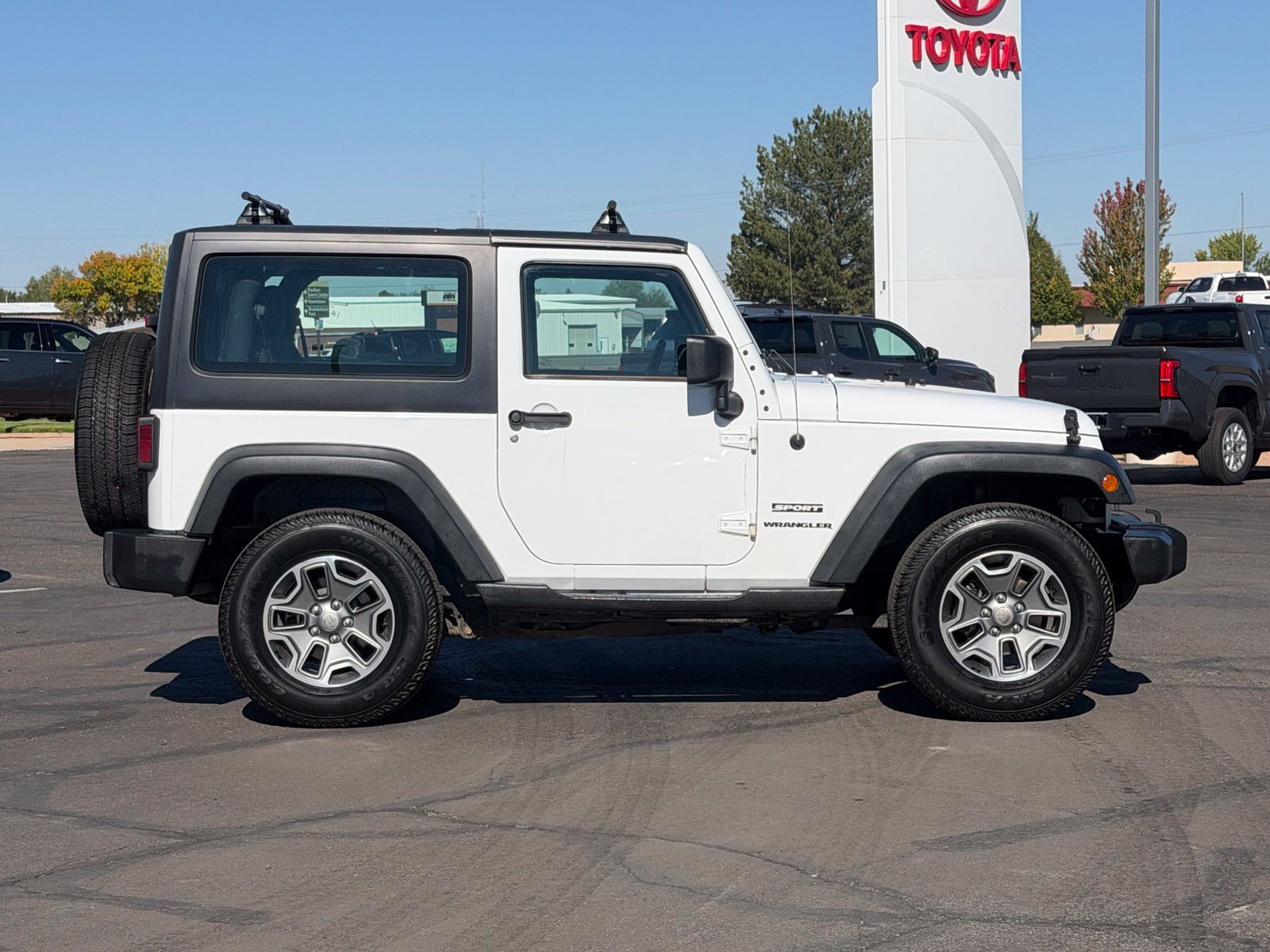 Used 2016 Jeep Wrangler Sport AWD/4WD image 8