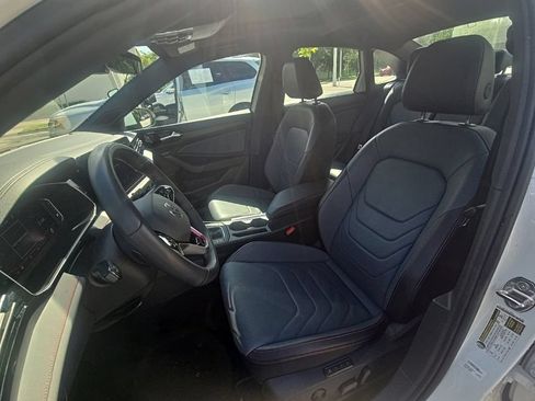 Used 2025 Volkswagen Jetta GLI Autobahn FWD image 16