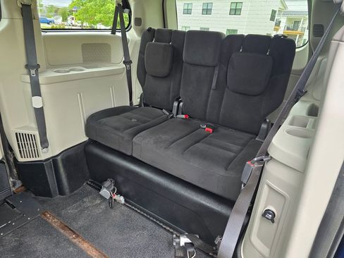 Used 2016 Dodge Grand Caravan SE w/ Quick Order Package 29E SE FWD image 9