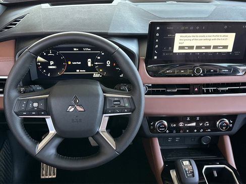 New 2025 Mitsubishi Outlander SEL image 15