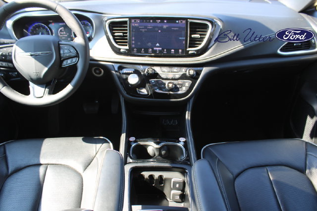 Used 2025 Chrysler Pacifica Limited FWD image 15