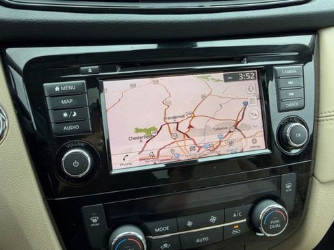 Used 2020 Nissan Rogue SL w/ Premium Package image 16