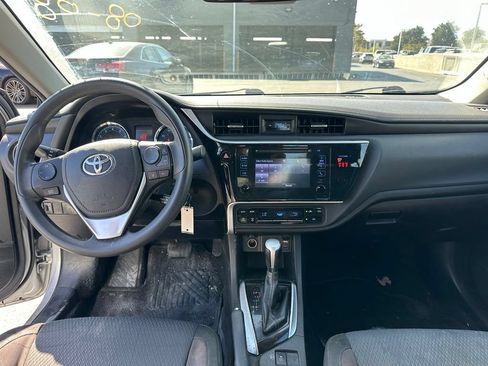 Used 2018 Toyota Corolla LE FWD image 8
