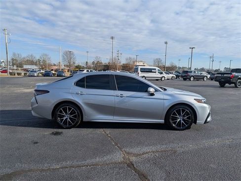 Used 2024 Toyota Camry SE w/ Convenience Package image 2