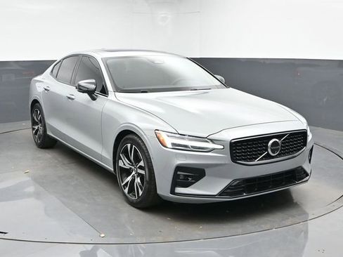 Used 2025 Volvo S60 B5 Plus FWD image 8