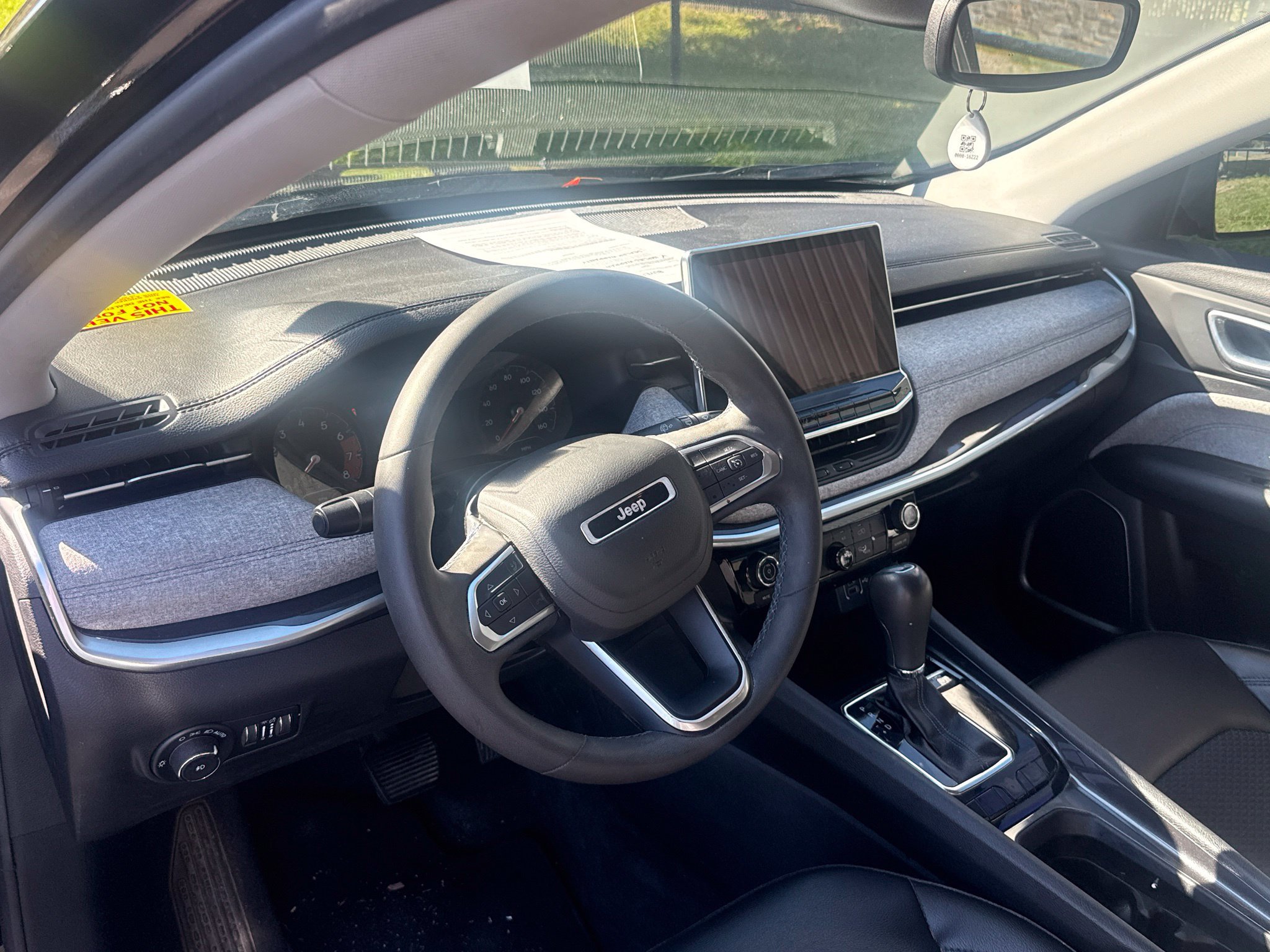 Used 2022 Jeep Compass Latitude FWD image 11