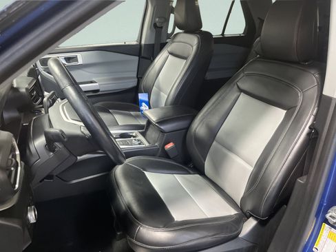 Used 2022 Ford Explorer XLT w/ Equipment Group 202A image 10