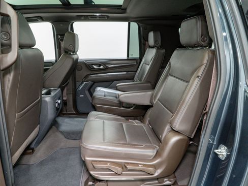 Used 2021 GMC Yukon XL Denali w/ Denali Premium Package image 34