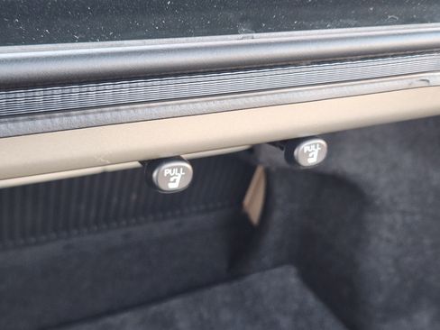 Used 2015 Toyota Camry LE image 42