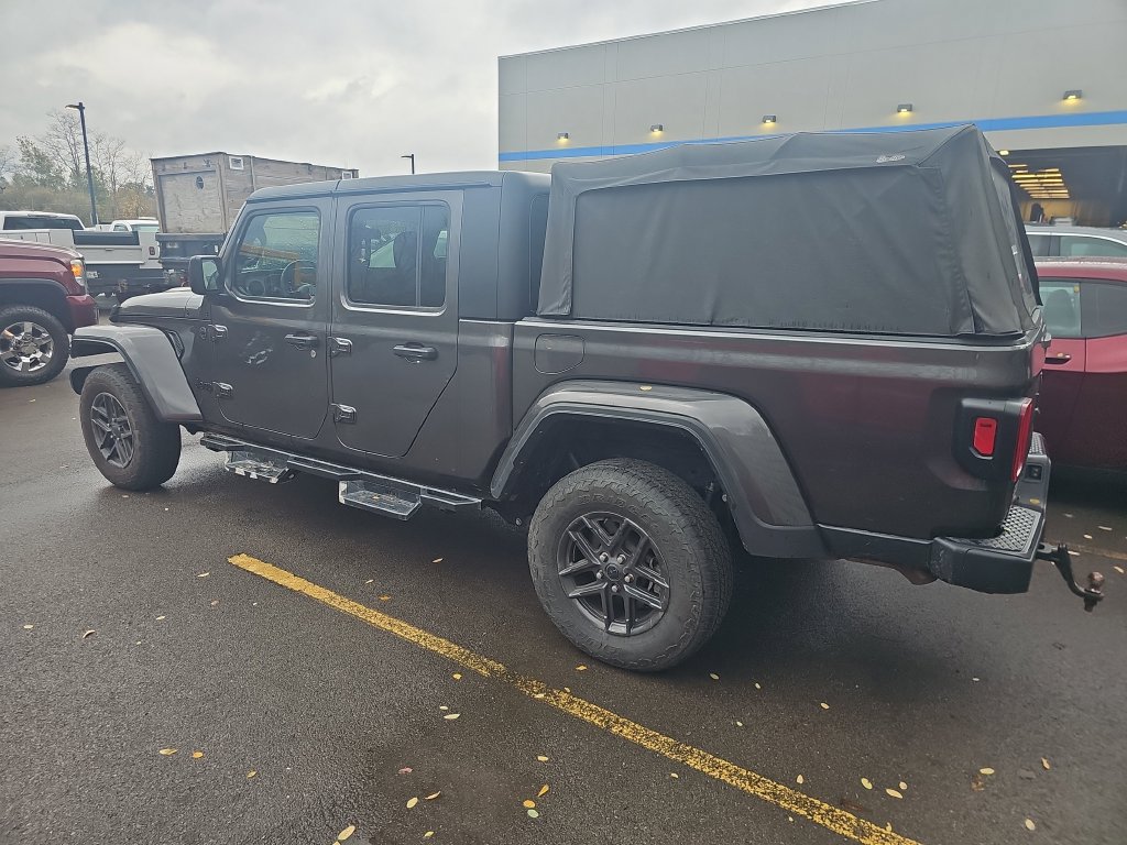 Used 2024 Jeep Gladiator Sport AWD/4WD image 8