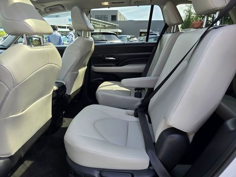 Used 2024 Toyota Grand Highlander AWD image 5
