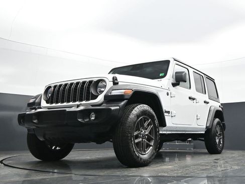 Used 2025 Jeep Wrangler Unlimited Sport AWD/4WD image 20