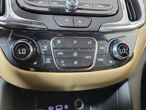 Used 2024 Chevrolet Equinox Premier w/ LPO, Floor Liner Package FWD image 25
