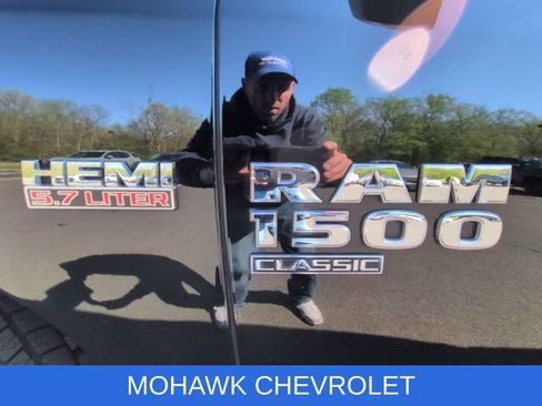 Used 2019 RAM 1500 Classic SLT w/ Luxury Group AWD/4WD image 30