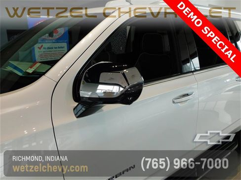 New 2025 Chevrolet Suburban Premier w/ Sun And Tow Package image 9