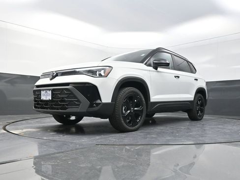 New 2026 Volkswagen Taos SE AWD/4WD image 22