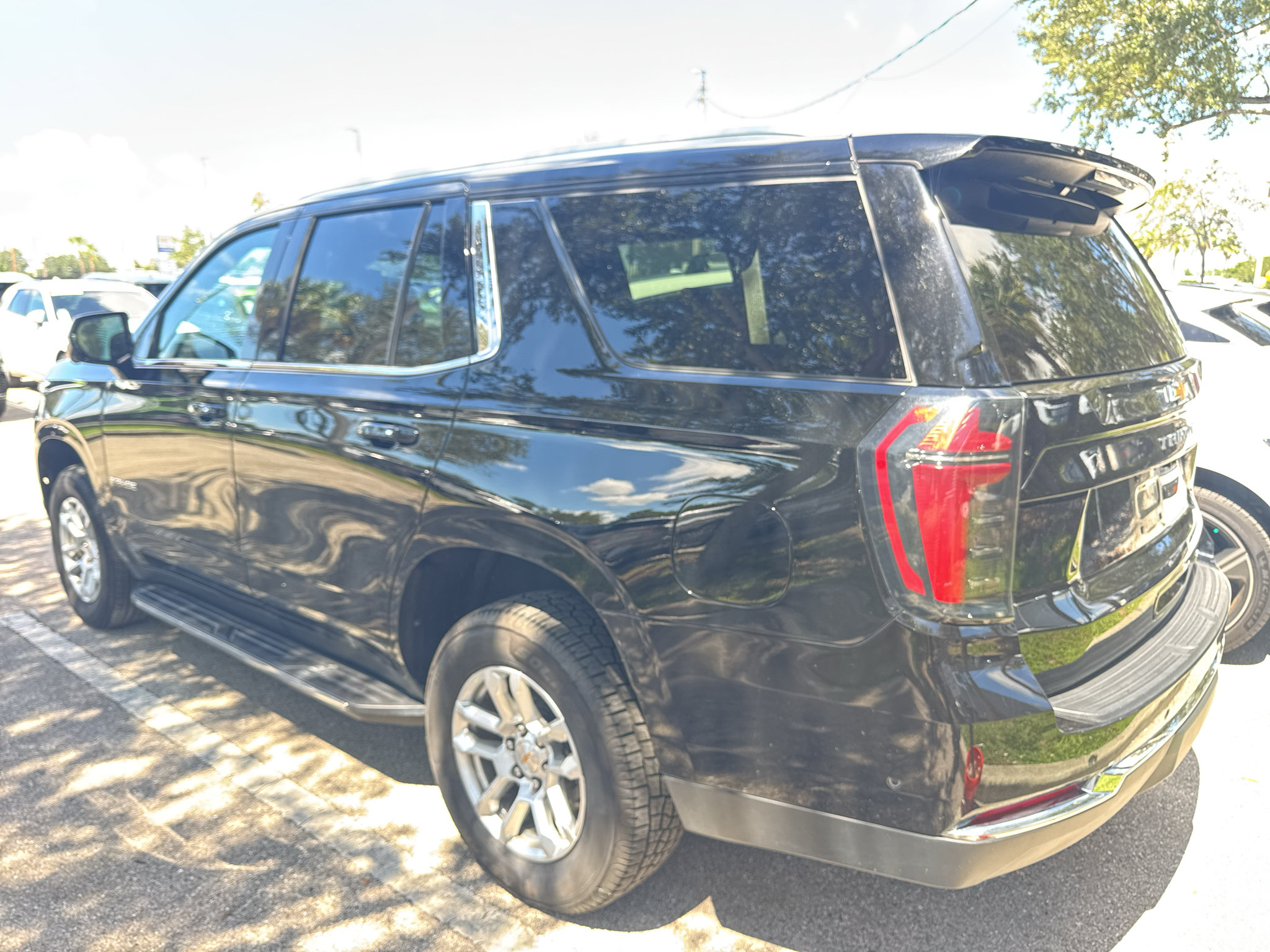 Used 2025 Chevrolet Tahoe LT RWD image 5