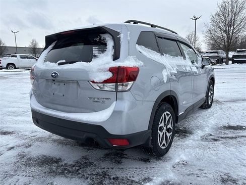 Used 2023 Subaru Forester Premium image 11