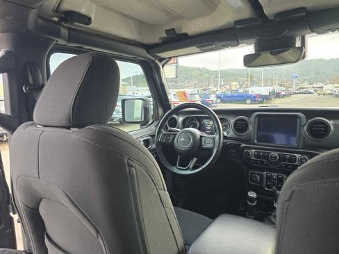 Used 2021 Jeep Gladiator Sport image 10