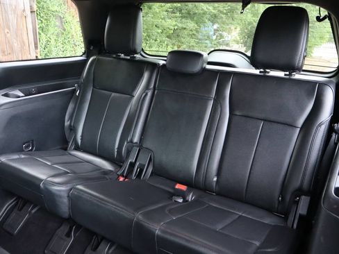 Used 2019 Ford Expedition XLT w/ Equipment Group 202A AWD/4WD image 21