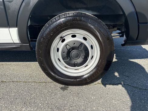 Used 2019 Ford Transit 250 130 Medium Roof image 23