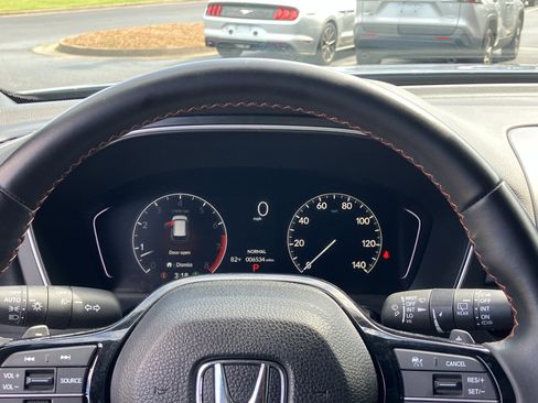 Used 2025 Honda Pilot Sport image 23