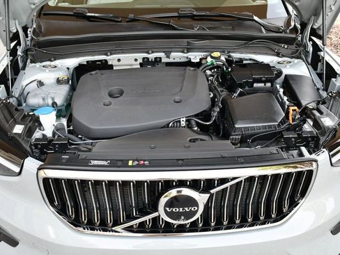 Used 2025 Volvo XC40 B5 Ultra image 60