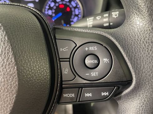 Used 2020 Toyota RAV4 LE AWD/4WD image 11