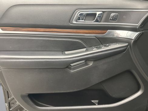 Used 2017 Ford Explorer Limited w/ Equipment Group 301A image 9