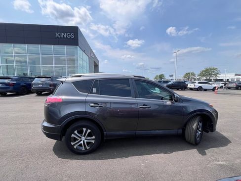 Used 2018 Toyota RAV4 LE FWD image 2