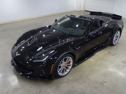Used 2016 Chevrolet Corvette Z06 w/ 3LZ Preferred Equipment Group RWD image 2