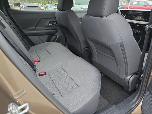 Used 2025 Nissan Kicks SV image 14