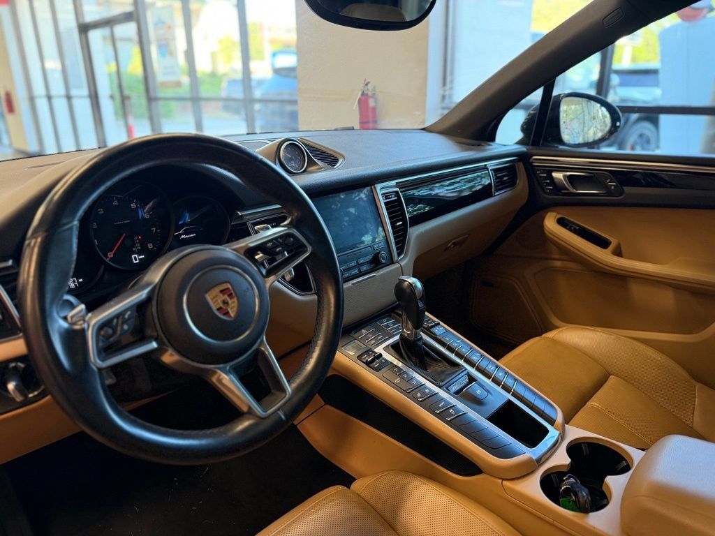 Used 2018 Porsche Macan Sport Edition AWD/4WD image 9