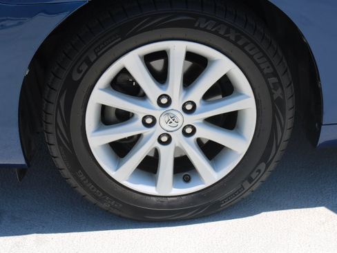 Used 2011 Toyota Camry XLE w/ XLE Extra-Value Pkg #2 FWD image 9