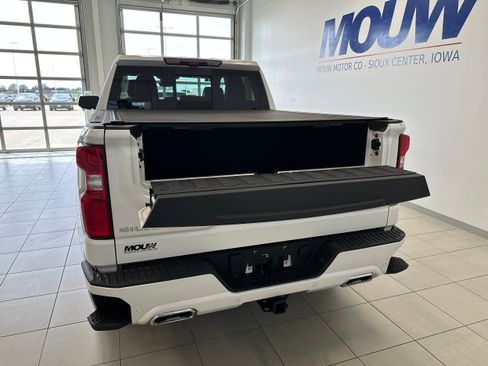 Used 2024 Chevrolet Silverado 1500 High Country AWD/4WD image 7