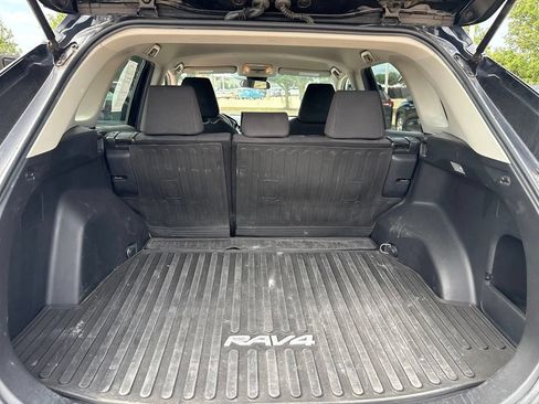 Used 2021 Toyota RAV4 LE AWD/4WD image 26