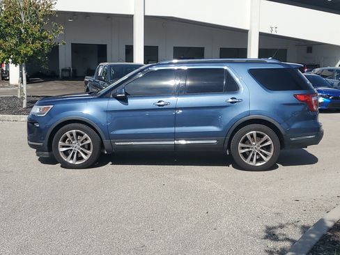Used 2018 Ford Explorer Limited w/ Equipment Group 301A image 7