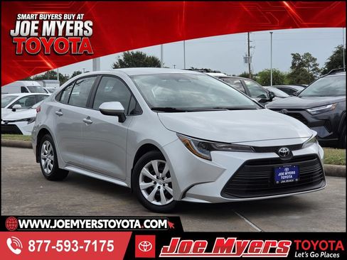 Used 2026 Toyota Corolla LE FWD image 1