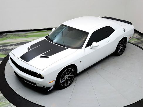 Used 2018 Dodge Challenger R/T Scat Pack RWD image 29