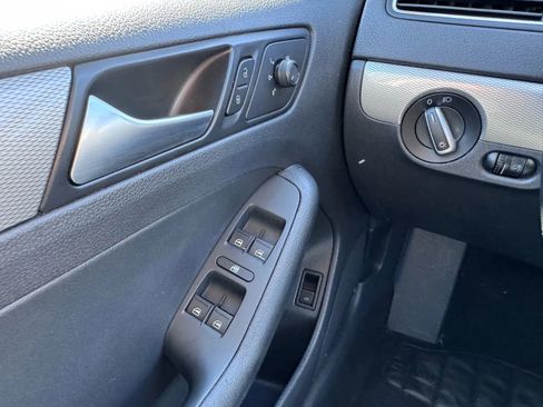 Used 2017 Volkswagen Jetta SE image 19