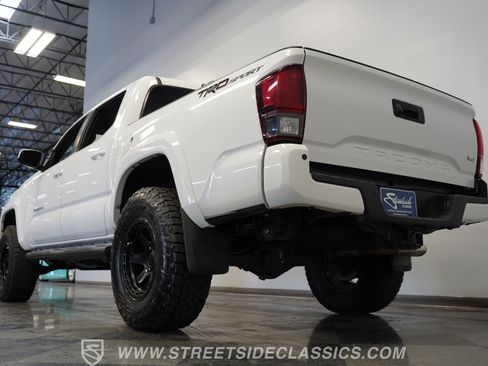 Used 2018 Toyota Tacoma TRD Sport w/ Technology Package RWD image 26
