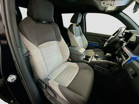 Used 2025 Toyota Tacoma TRD Off-Road image 32