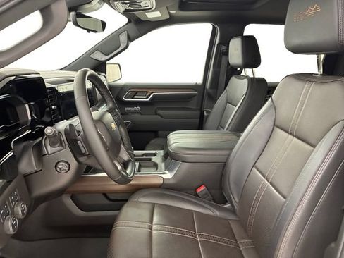 Certified 2024 Chevrolet Silverado 1500 High Country w/ High Country Premium Package AWD/4WD image 12