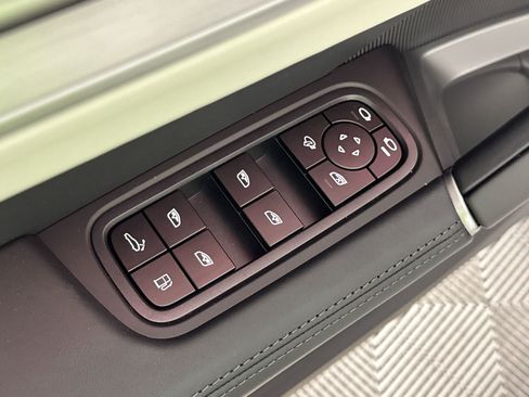 Certified 2026 Porsche Cayenne Coupe AWD/4WD image 13