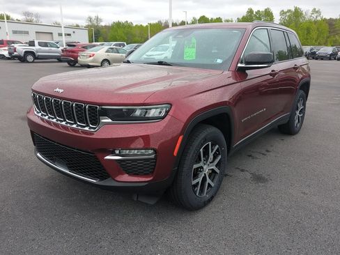 Used 2023 Jeep Grand Cherokee Limited AWD/4WD image 4