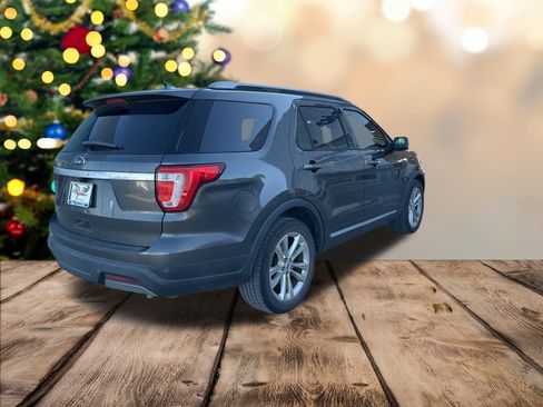 Used 2019 Ford Explorer XLT w/ Equipment Group 202A image 7